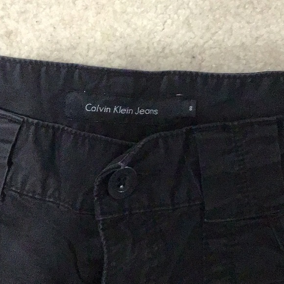 CALVIN KLEIN BLACK KHAKI BERMUDAS - Picture 2 of 4